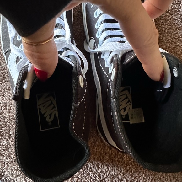 Vans women’s platform Black High-Top Sneakers - Picture 6 of 6